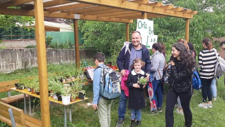Mercato biologico alla Primaria di Viano