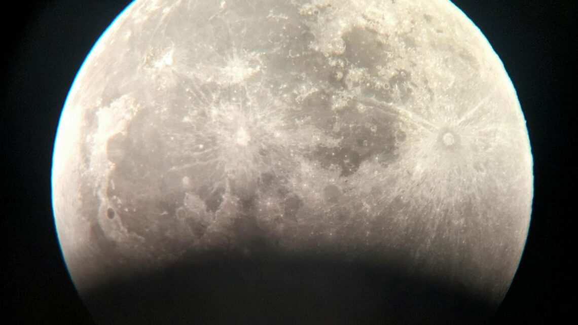 Che spettacolo l’eclissi di Luna !!!