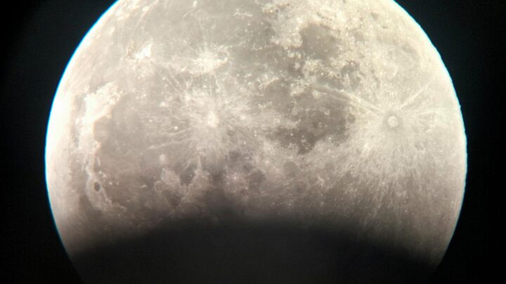 Che spettacolo l’eclissi di Luna !!!